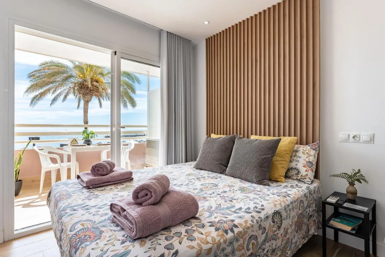 Beach Front Holiday Studio 푸엔히롤라 스페인