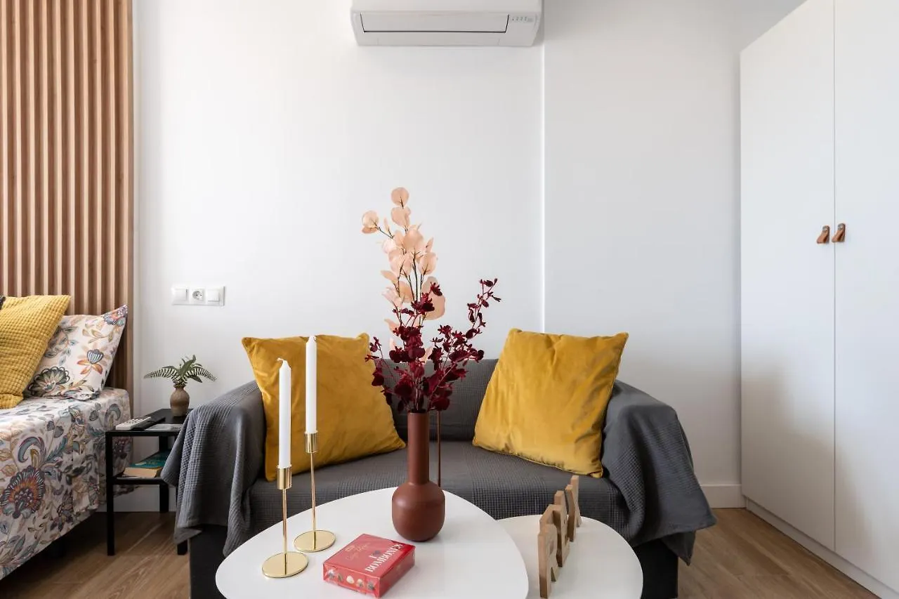 Beach Front Holiday Studio 푸엔히롤라 0*,  스페인